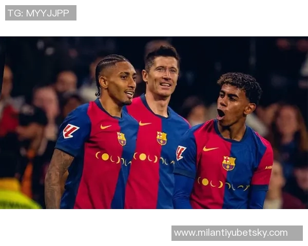 拉菲尼亚与亚马尔庆祝进球合影分享展现默契合作与友谊之情